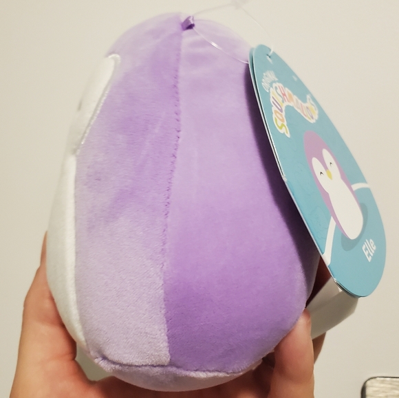 Elle, The Penguin, 5" Canadian Tag Squishmallows - Picture 2 of 8